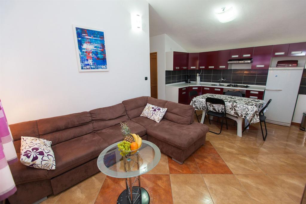 Apartments Loncar Jadranovo Zimmer foto