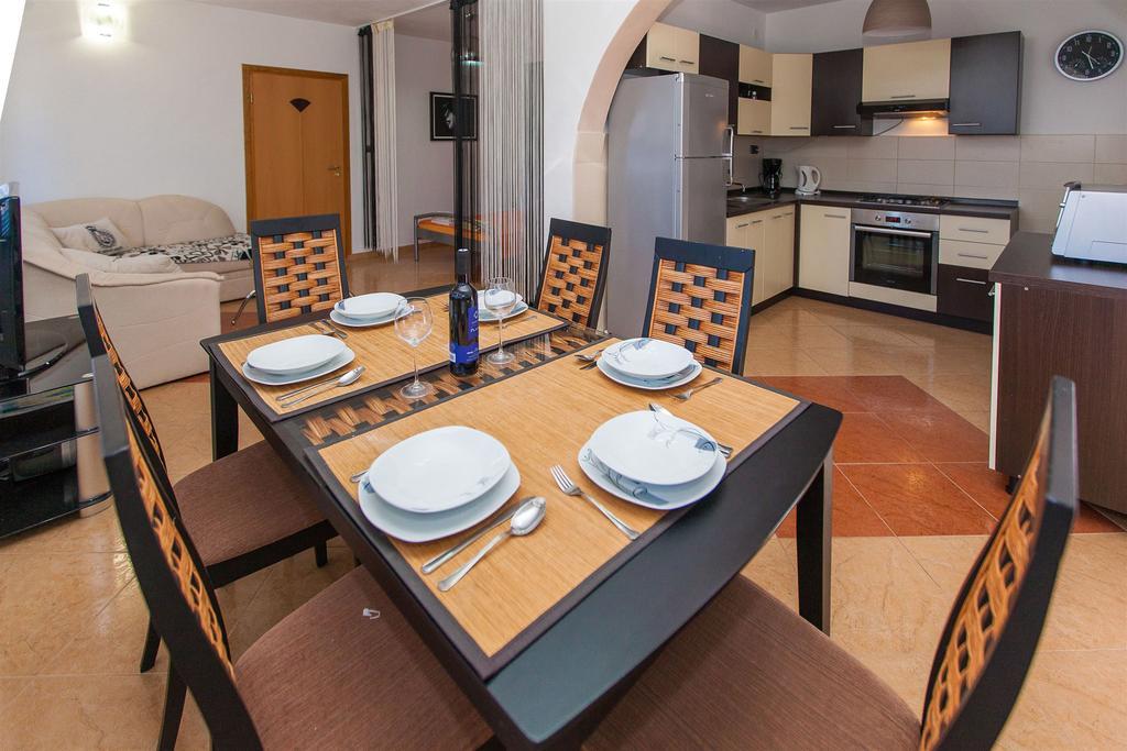 Apartments Loncar Jadranovo Zimmer foto