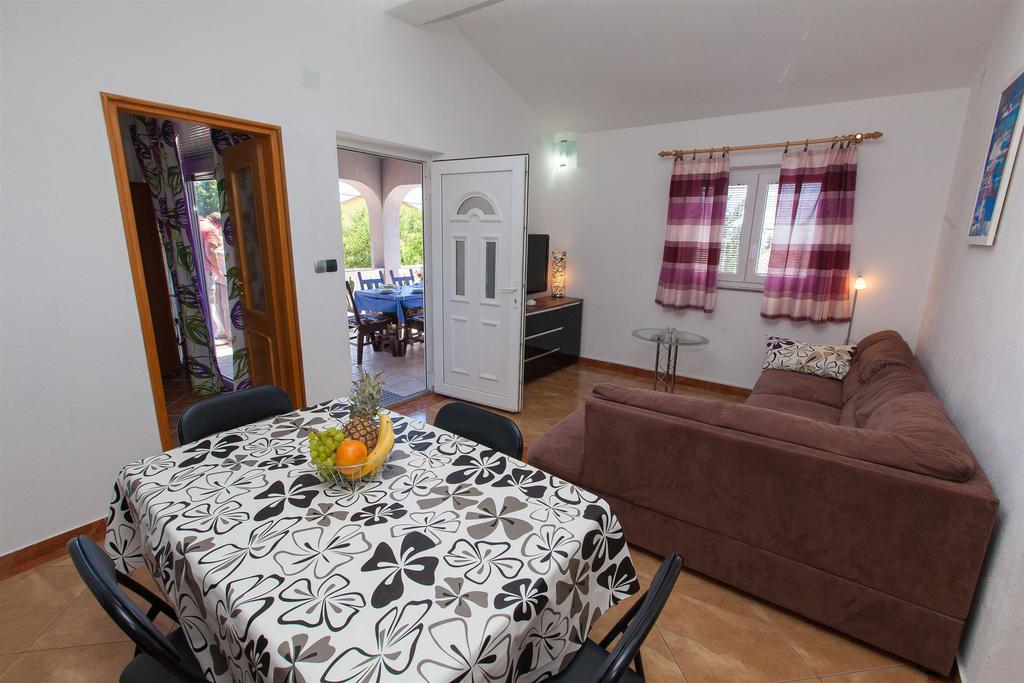 Apartments Loncar Jadranovo Zimmer foto