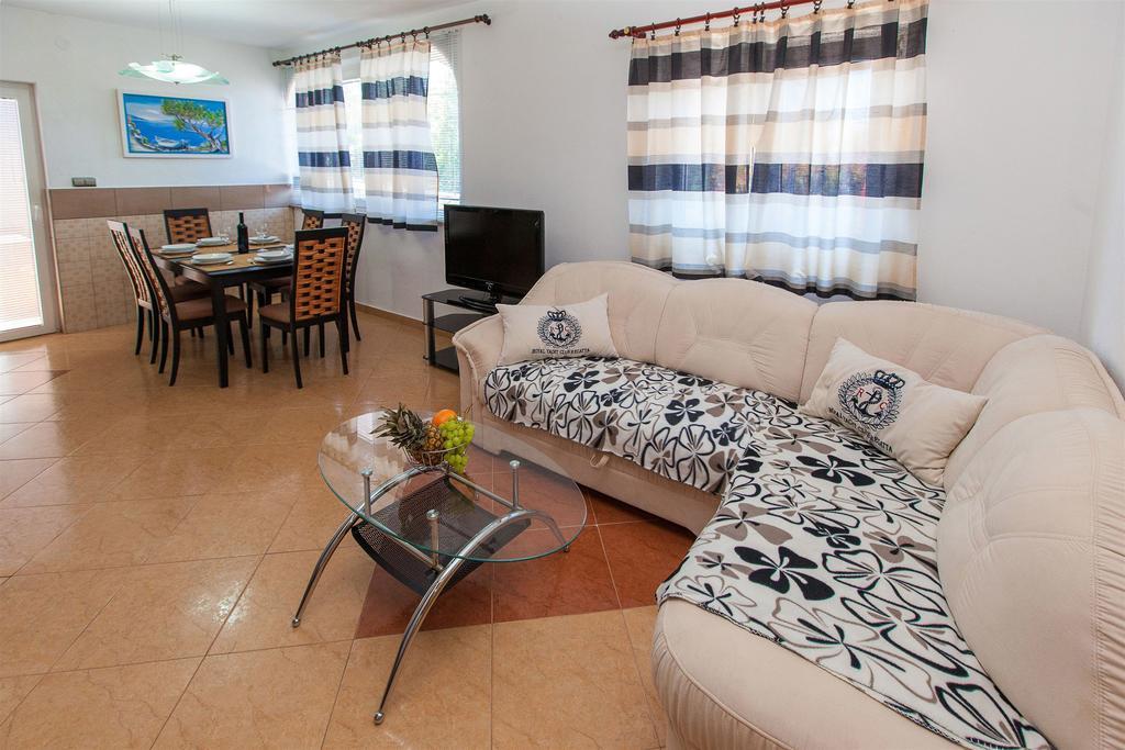 Apartments Loncar Jadranovo Zimmer foto